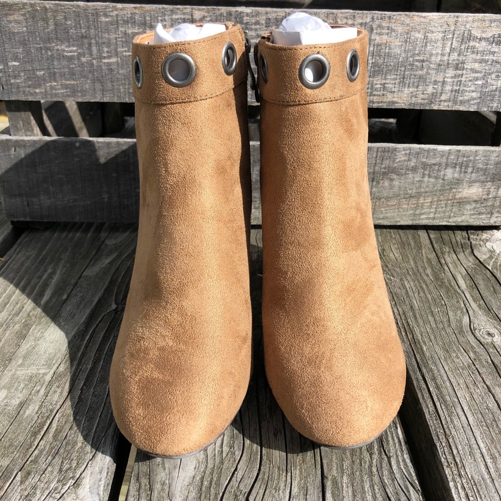 - Not Rated 6.5 Suede Grommet Heeled Ankle Booties! NEW! - Picture 3 of 15